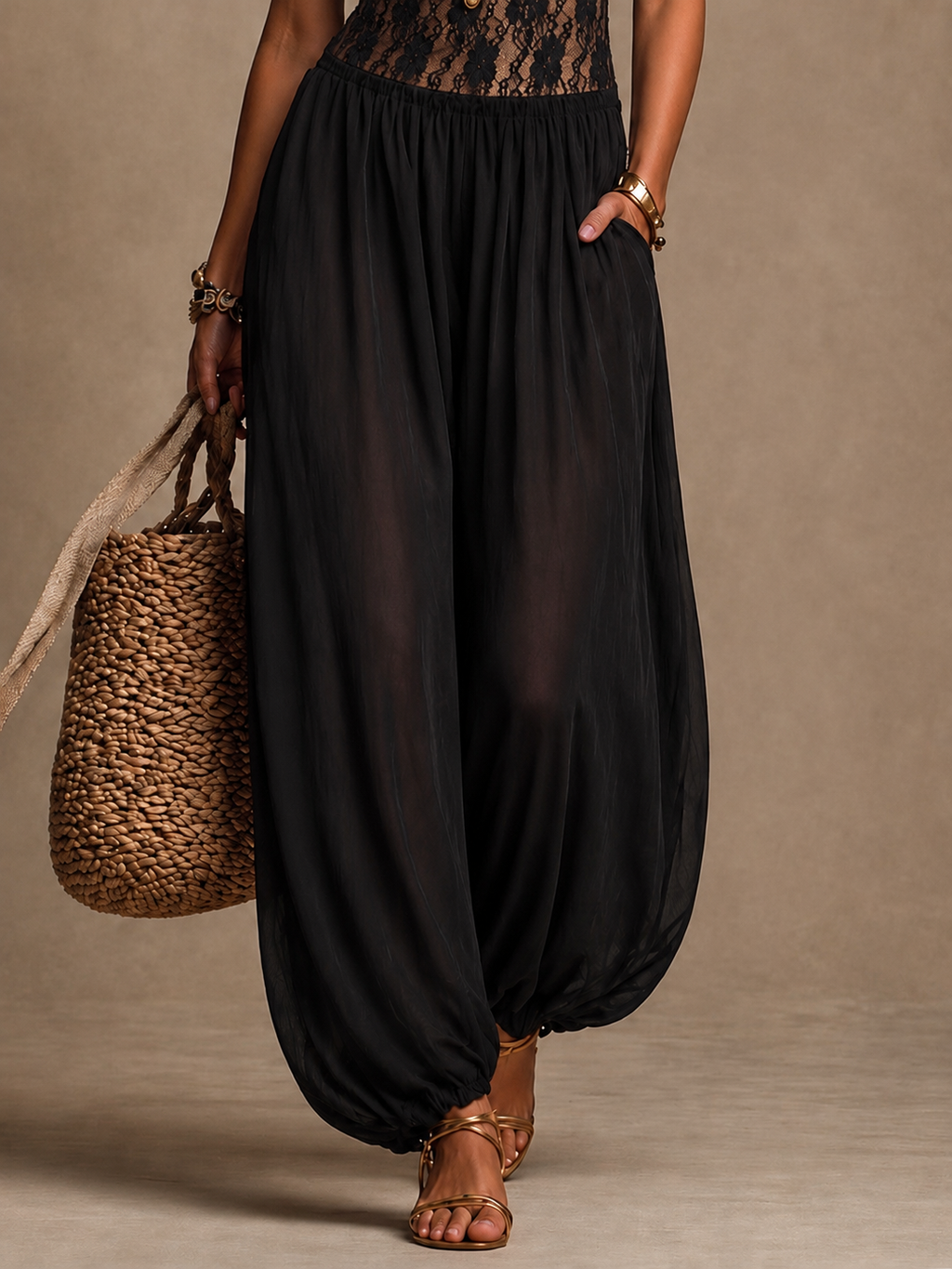 Laia | Halter jumpsuit met vloeiend kant