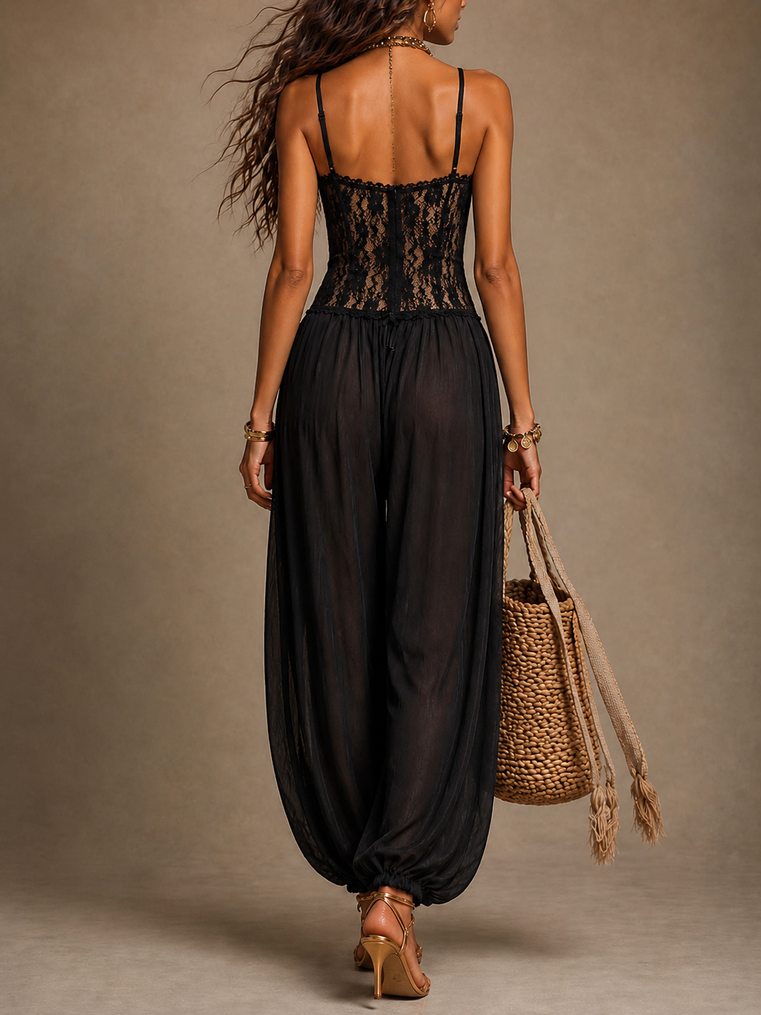 Laia | Halter jumpsuit met vloeiend kant