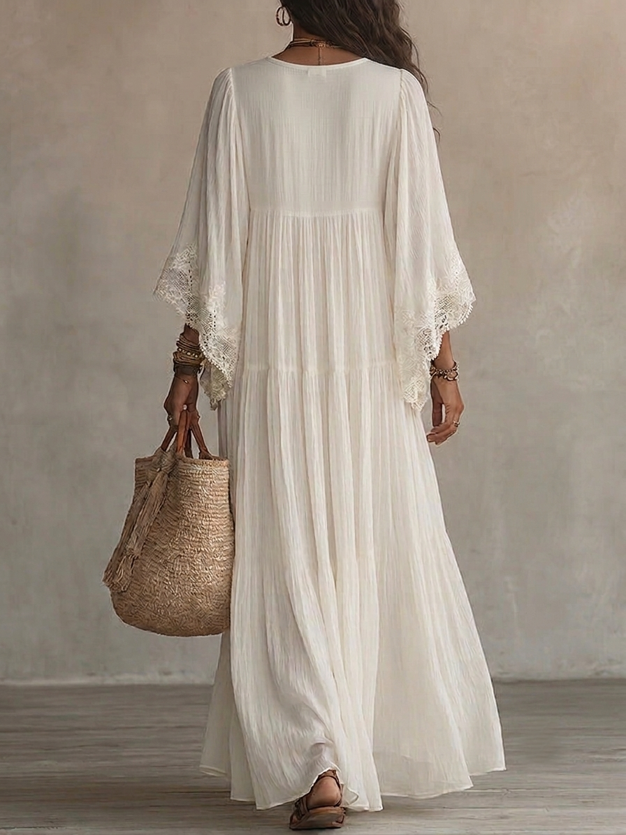 Fleur | Lange ivoorkleurige chiffon jurk met vleermuismouwen en wit kant