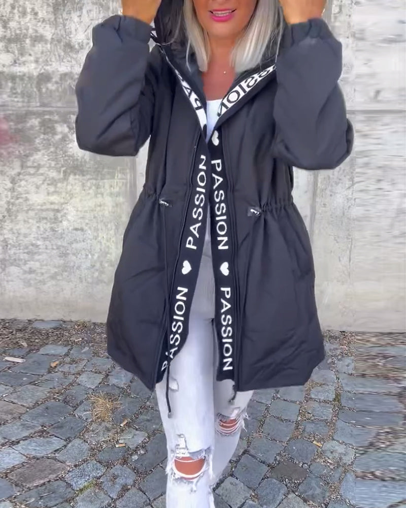 Casual jas met capuchon en trekkoord in letterpatroon