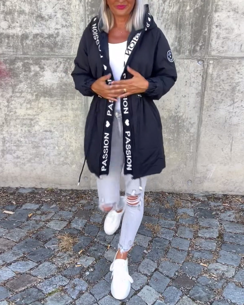 Casual jas met capuchon en trekkoord in letterpatroon